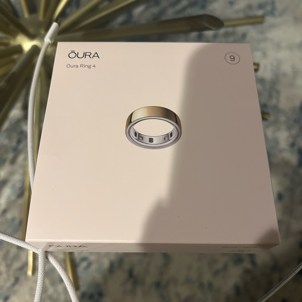 Oura Ring 4 Size 9 in Elegant Gold- Limited battery, read description